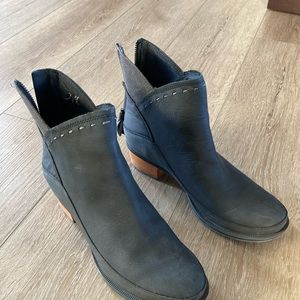 Chaco Womens Black Boots size 8